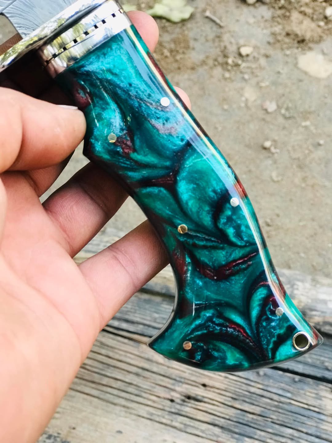 Handmade 14" Damascus Steel Knife with feather pattern blade, steel guard, and exquisite resin handle.”
MZ:15 - Image 4