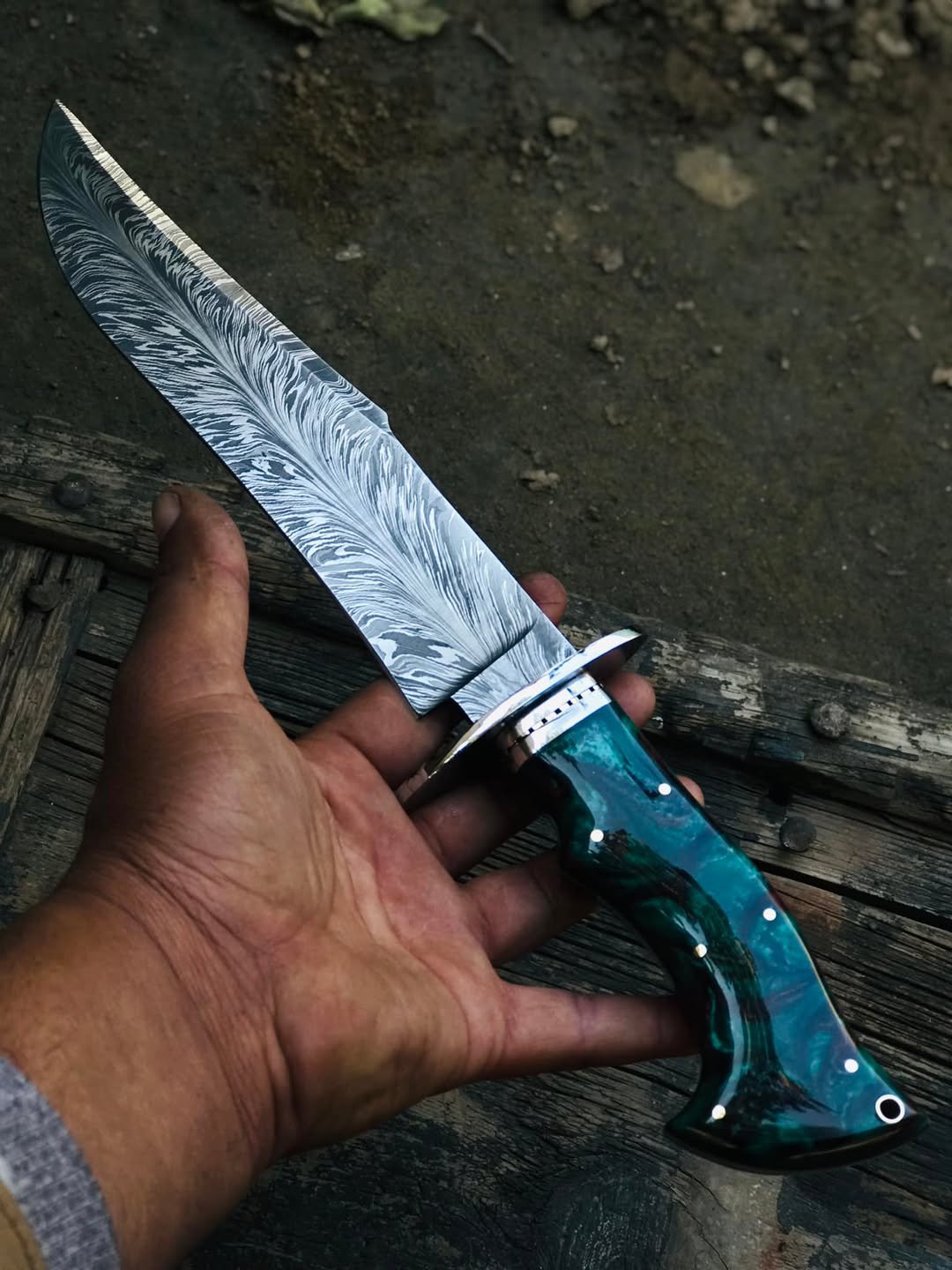 Handmade 14" Damascus Steel Knife with feather pattern blade, steel guard, and exquisite resin handle.”
MZ:15 - Image 3