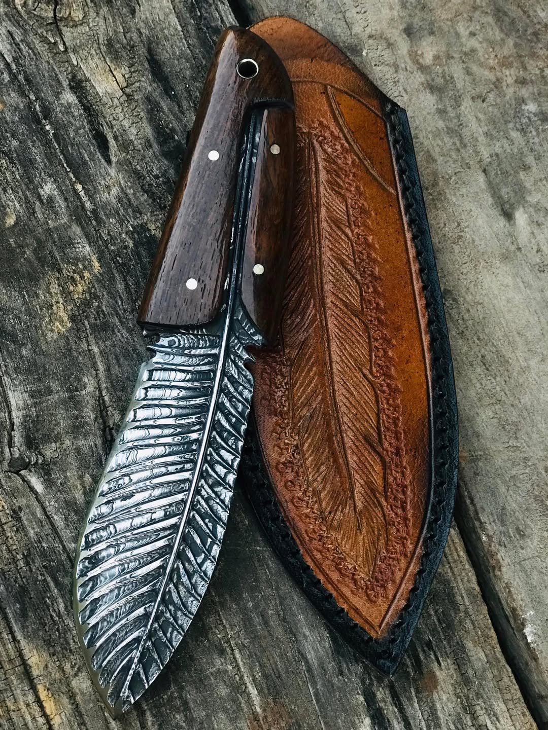 Handmade Skinner Knife Damascus Steel Blade with Feather Design And Wood Handle
MZ:05 - Image 4