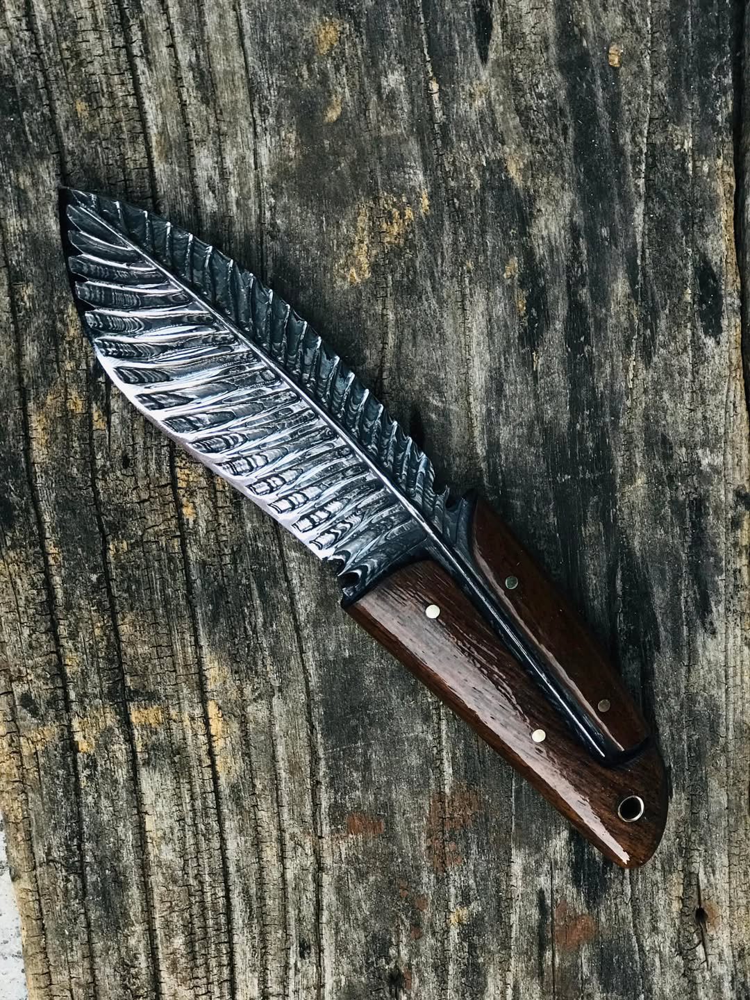 Handmade Skinner Knife Damascus Steel Blade with Feather Design And Wood Handle
MZ:05 - Image 2