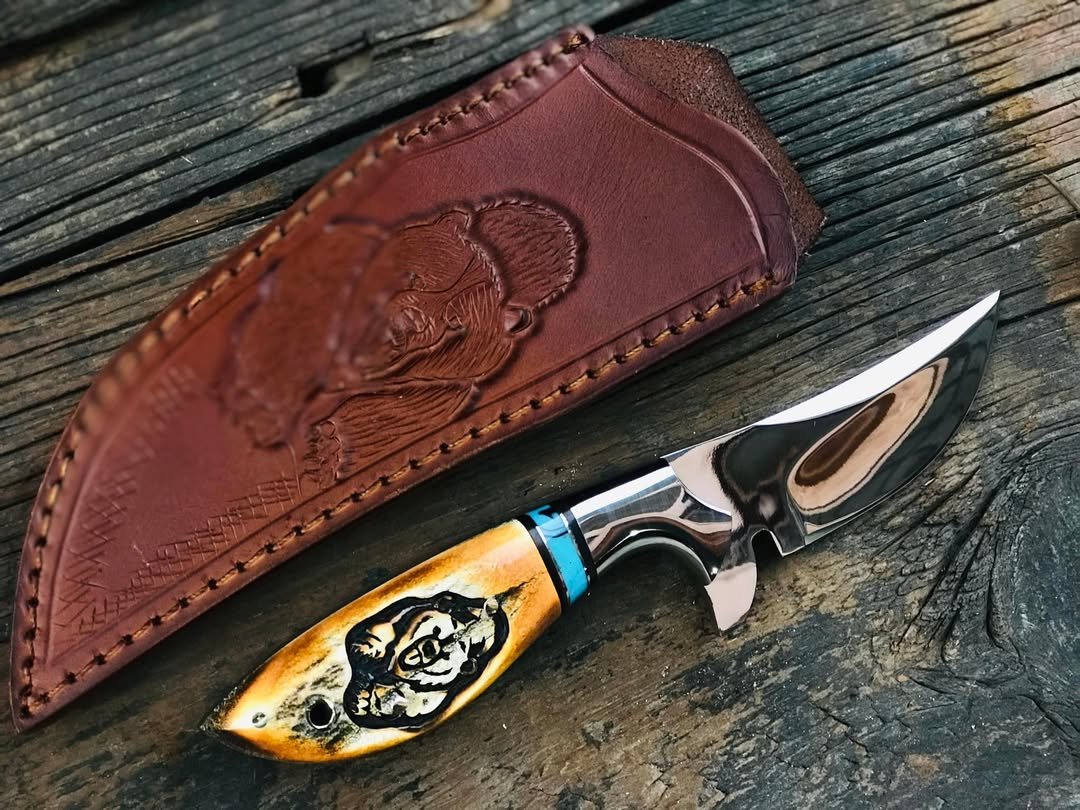 Handmade Skinner Knife D2 Tool Steel Blade And Antler Handle With Bear Engraving
Overall 8.5"
MZ:04 - Image 2