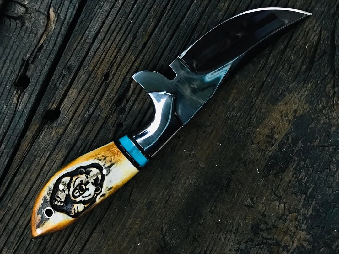 Handmade Skinner Knife D2 Tool Steel Blade And Antler Handle With Bear Engraving
Overall 8.5"
MZ:04 - Image 3