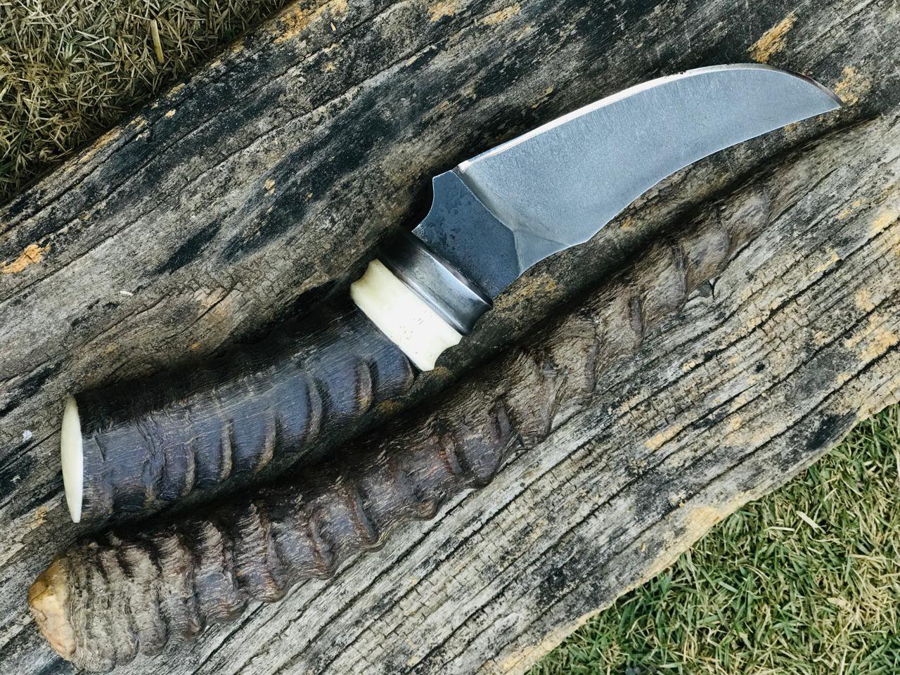 8" Handmade Skinner Knife razor sharp, durable, real deer handle.
MZ:10 - Image 2