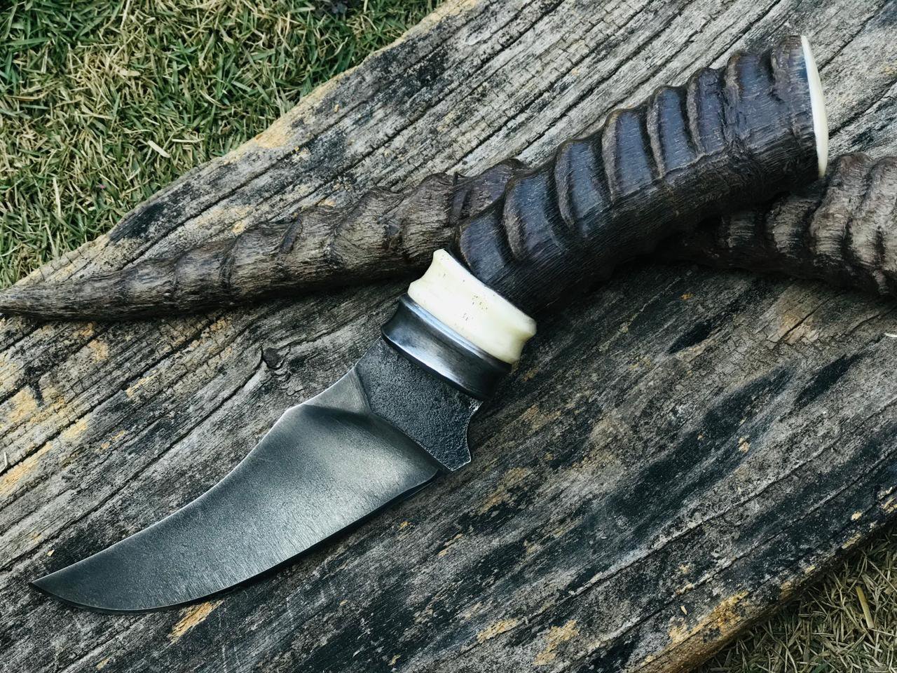 8" Handmade Skinner Knife razor sharp, durable, real deer handle.
MZ:10 - Image 4