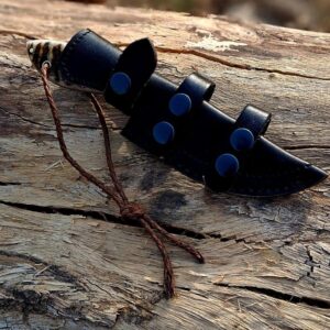 Handmade powerful blend of D2 tool steel and natural sheep horn, handcrafted into an 8.5" skinner for serious hunters
MZ:17