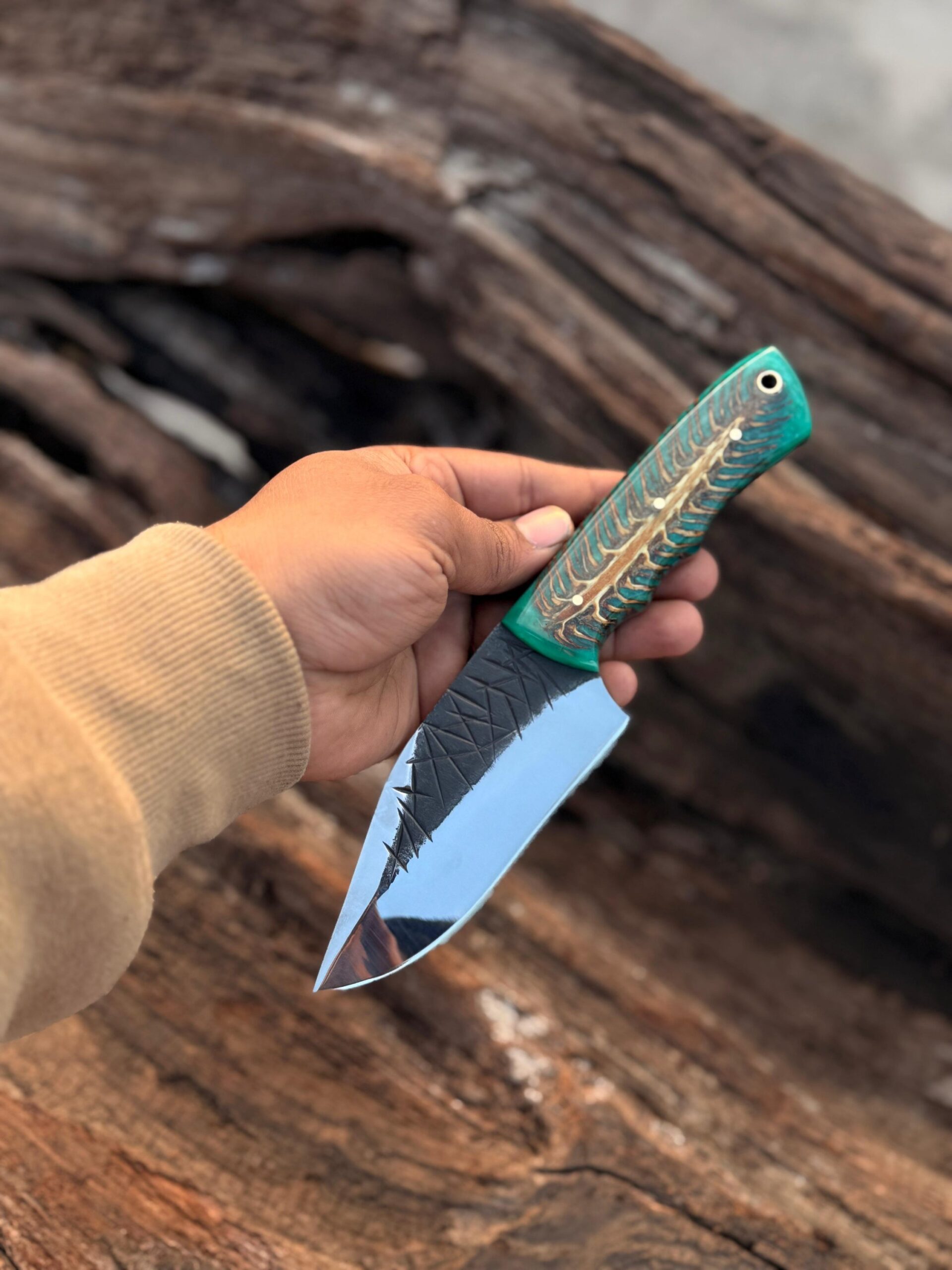 Hand-Forged 1095 Steel Hunter | Pine Cone Resin Handle
MZ:22 - Image 5