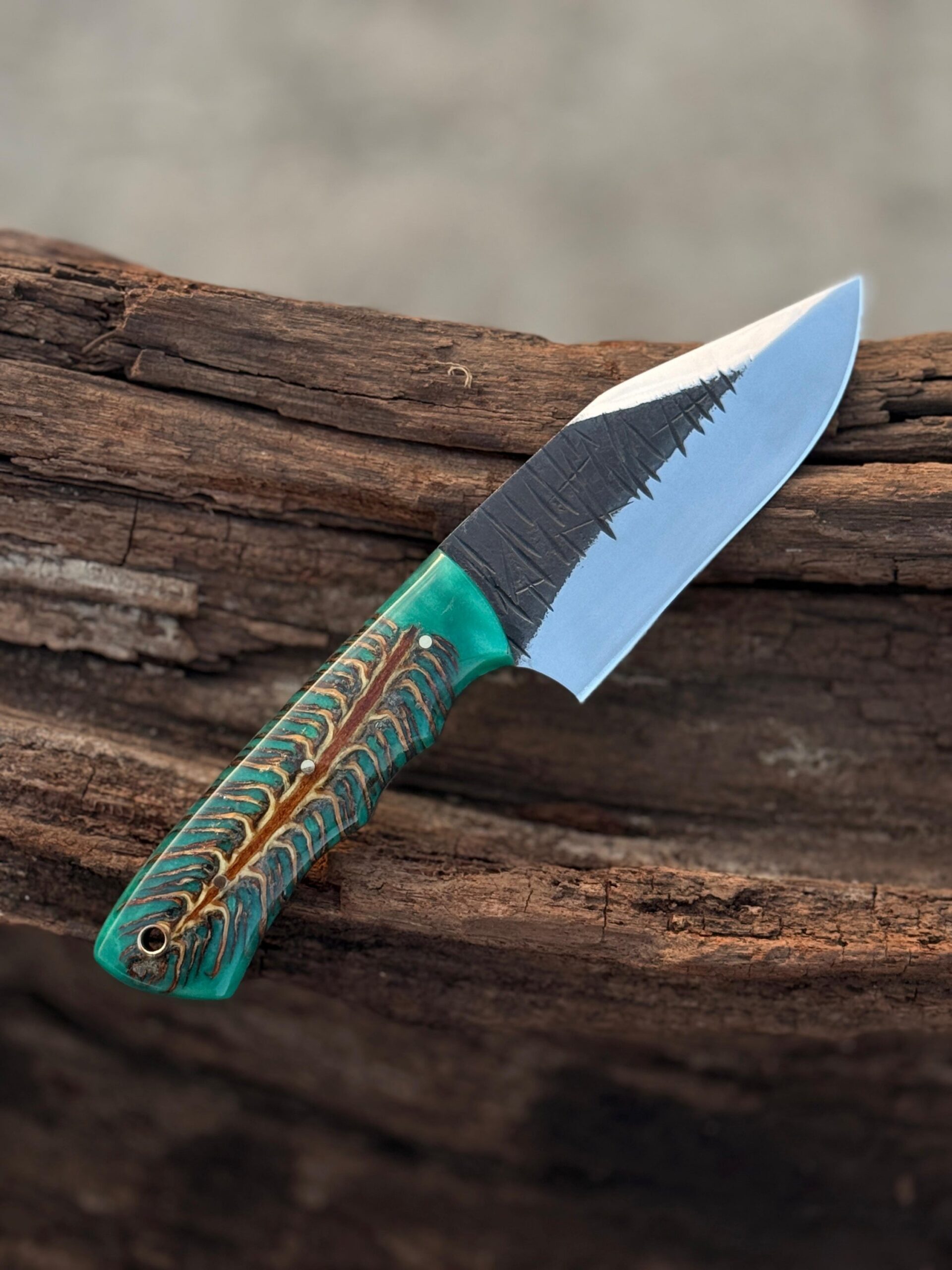 Hand-Forged 1095 Steel Hunter | Pine Cone Resin Handle
MZ:22