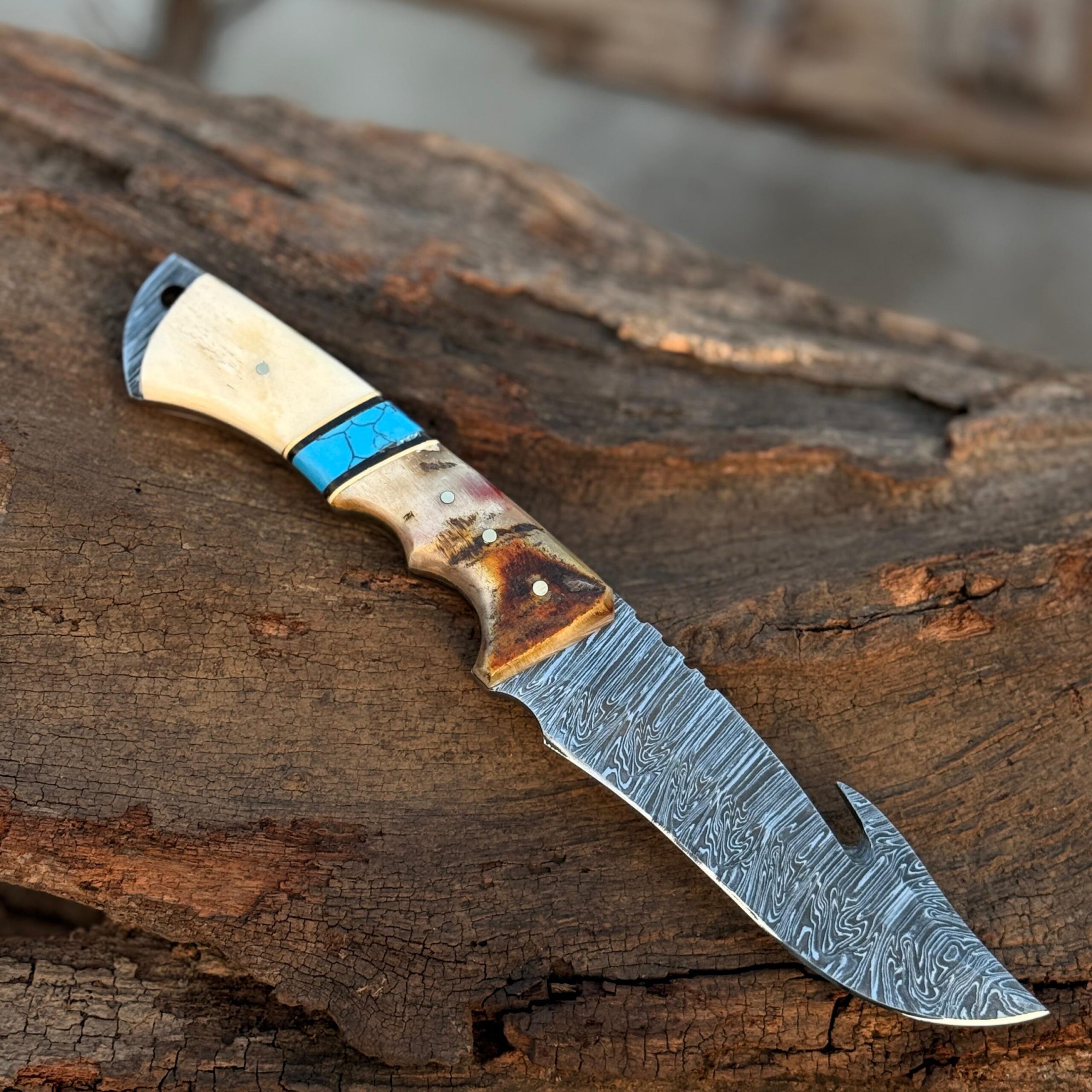 Handcrafted 11″ Damascus Gut Hook Knife with Bone, Stone & Sheep Horn Handle
MZ:20 - Image 3
