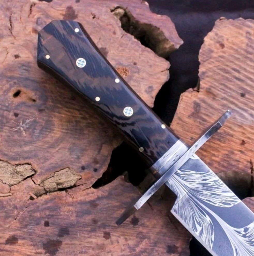 Hand-Forged Damascus Steel Bowie Knife – Venigy Wood Handle 14"
MZ:33 - Image 5