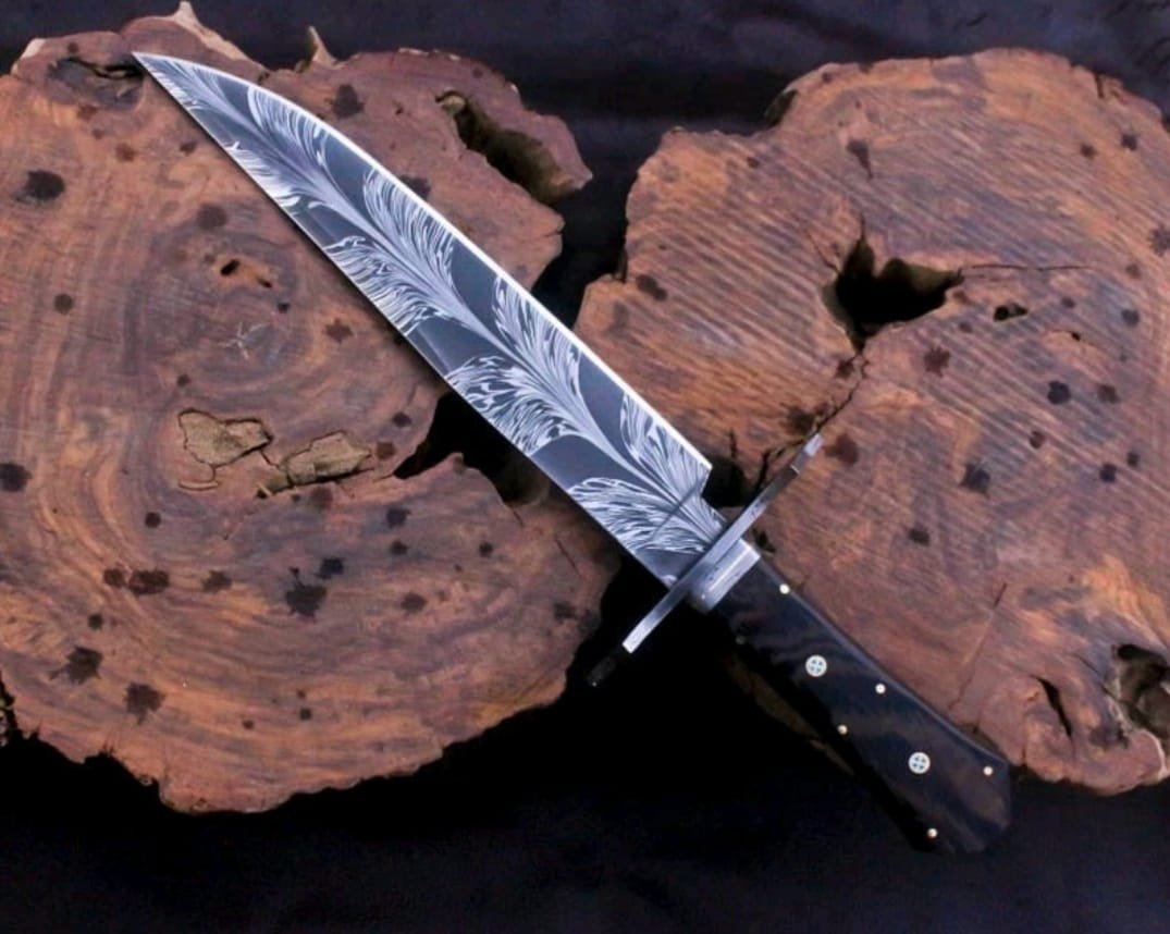 Hand-Forged Damascus Steel Bowie Knife – Venigy Wood Handle 14"
MZ:33 - Image 4