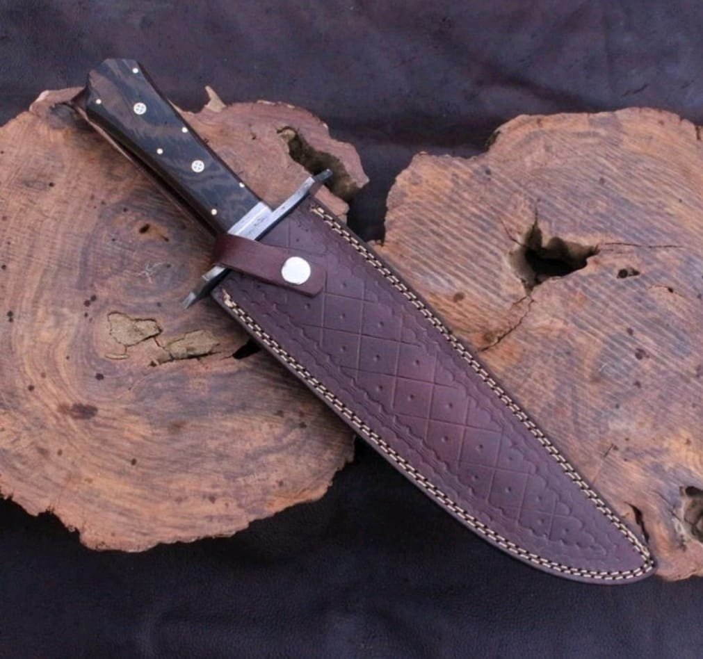 Hand-Forged Damascus Steel Bowie Knife – Venigy Wood Handle 14"
MZ:33 - Image 7